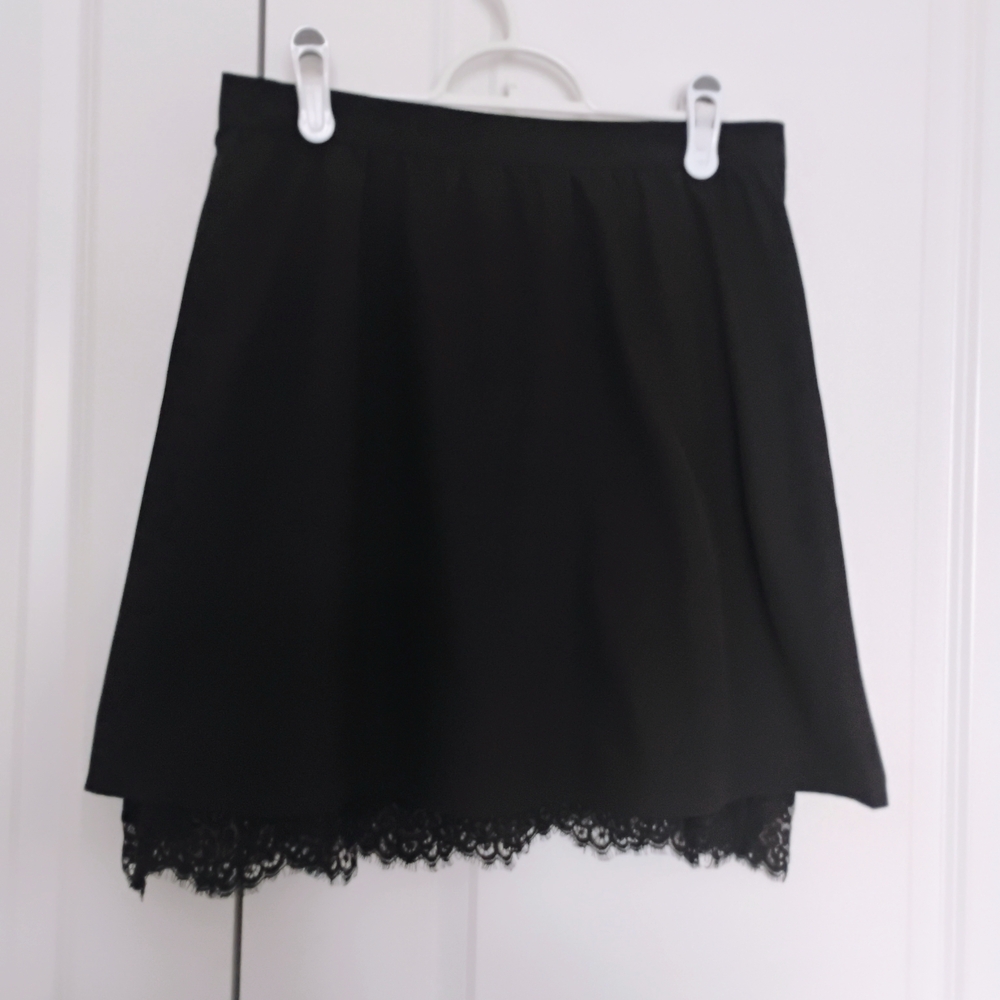 Smart Set Black A-Line Skirt with Lace Hem